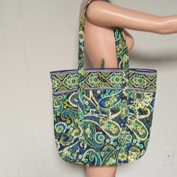 Vera Bradley Handbags - VERA BRADLEY large tote bag toggle closure,(peacock) ,100% cotton